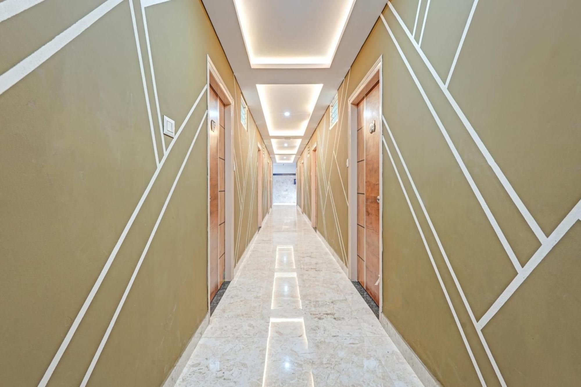 Hotel O Sri Chowdeshwari Boarding And Lodging Tavarikere Zewnętrze zdjęcie