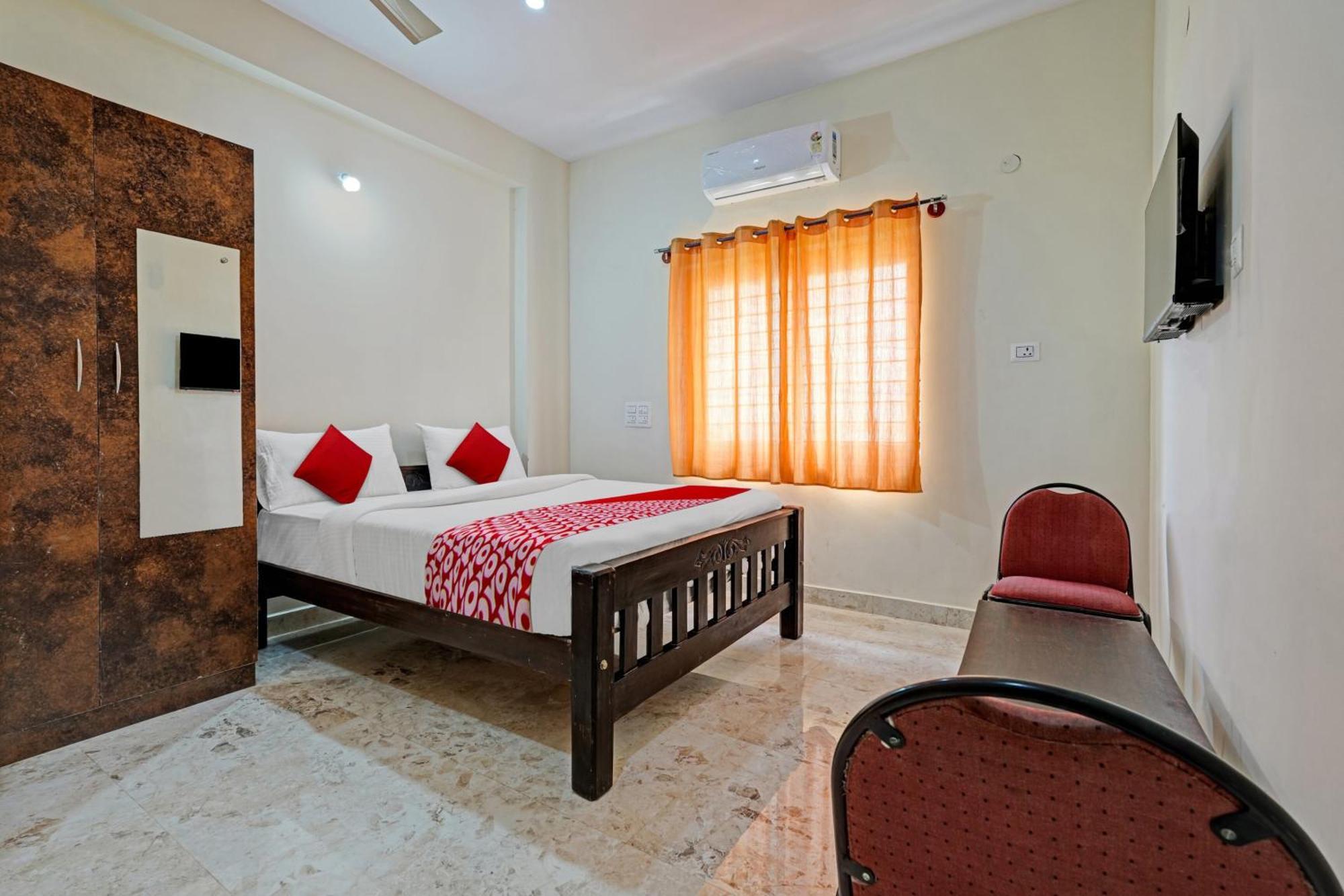 Hotel O Sri Chowdeshwari Boarding And Lodging Tavarikere Zewnętrze zdjęcie